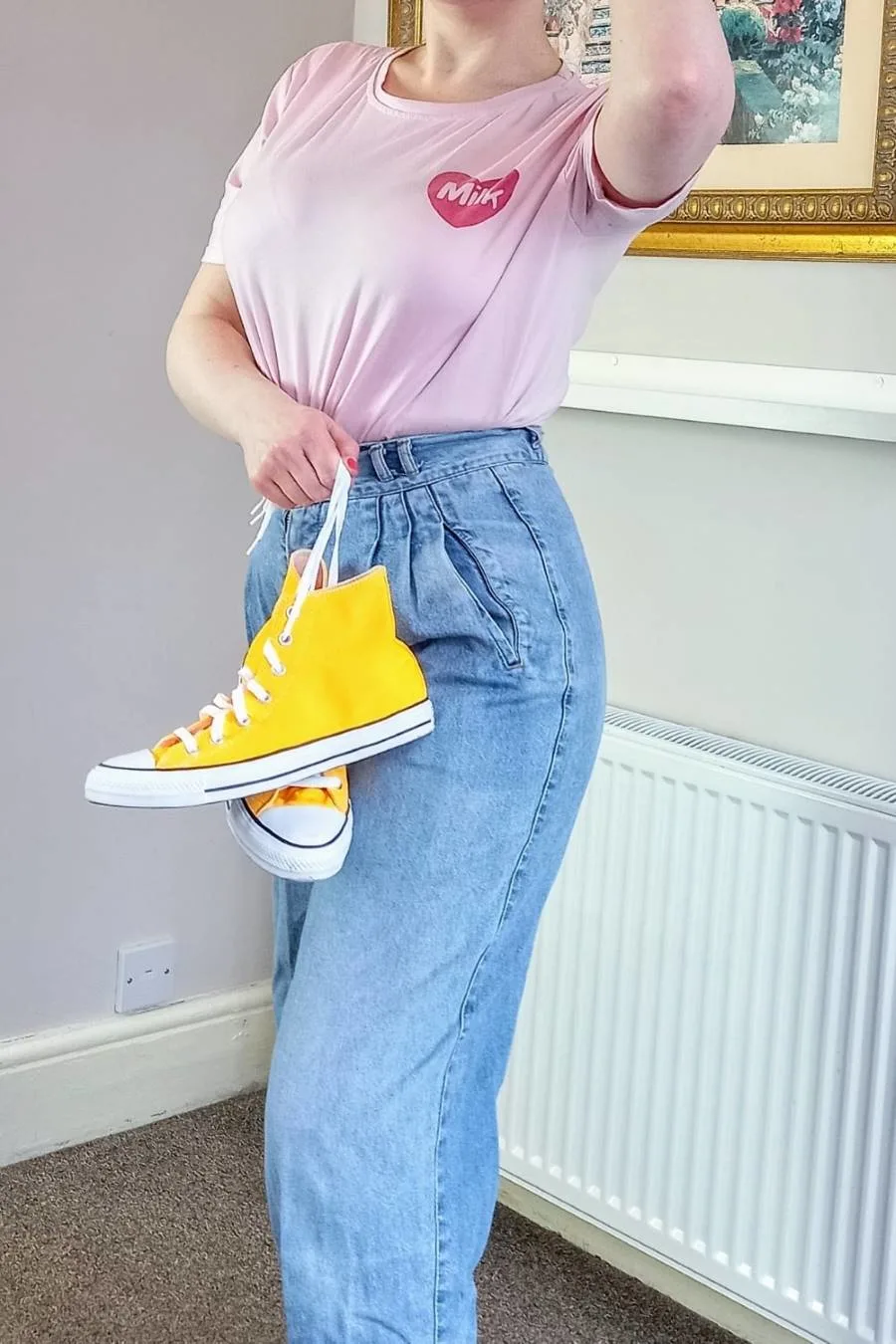 how to style mom jeans for school