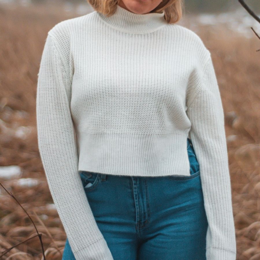 Cropped white turtleneck with mom jeans