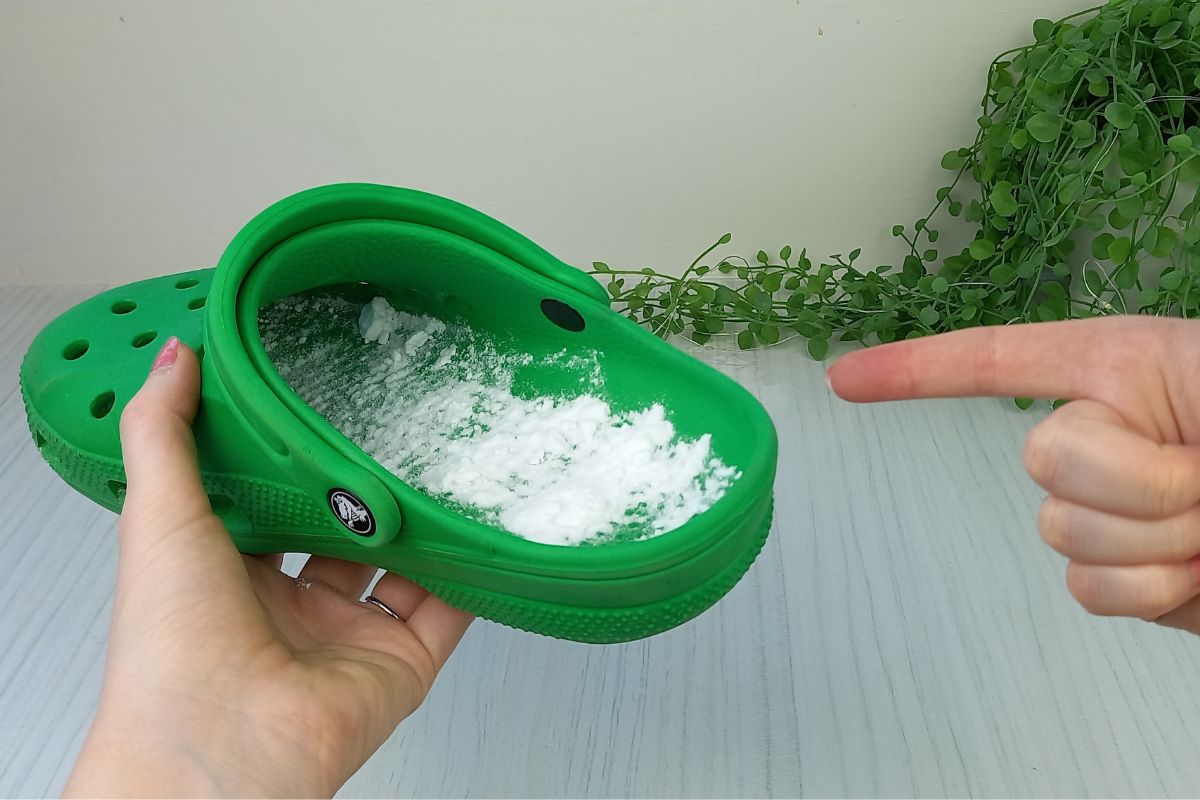 How To Get Rid Of Smelly Shoes baking soda